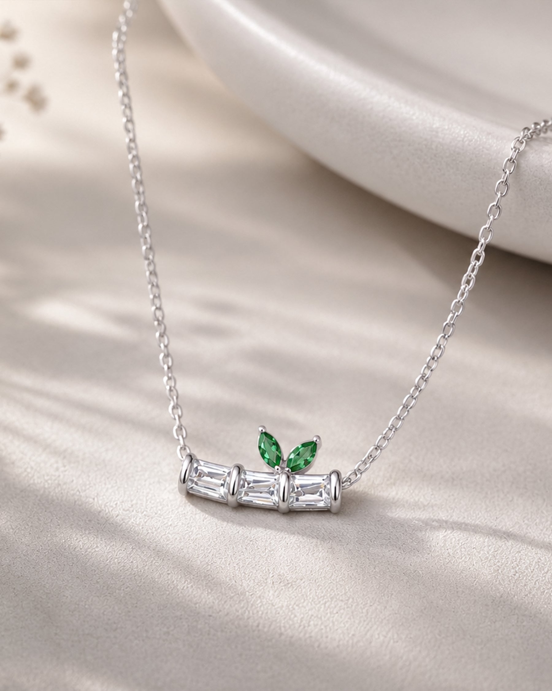 Green Leaf Spark Necklace