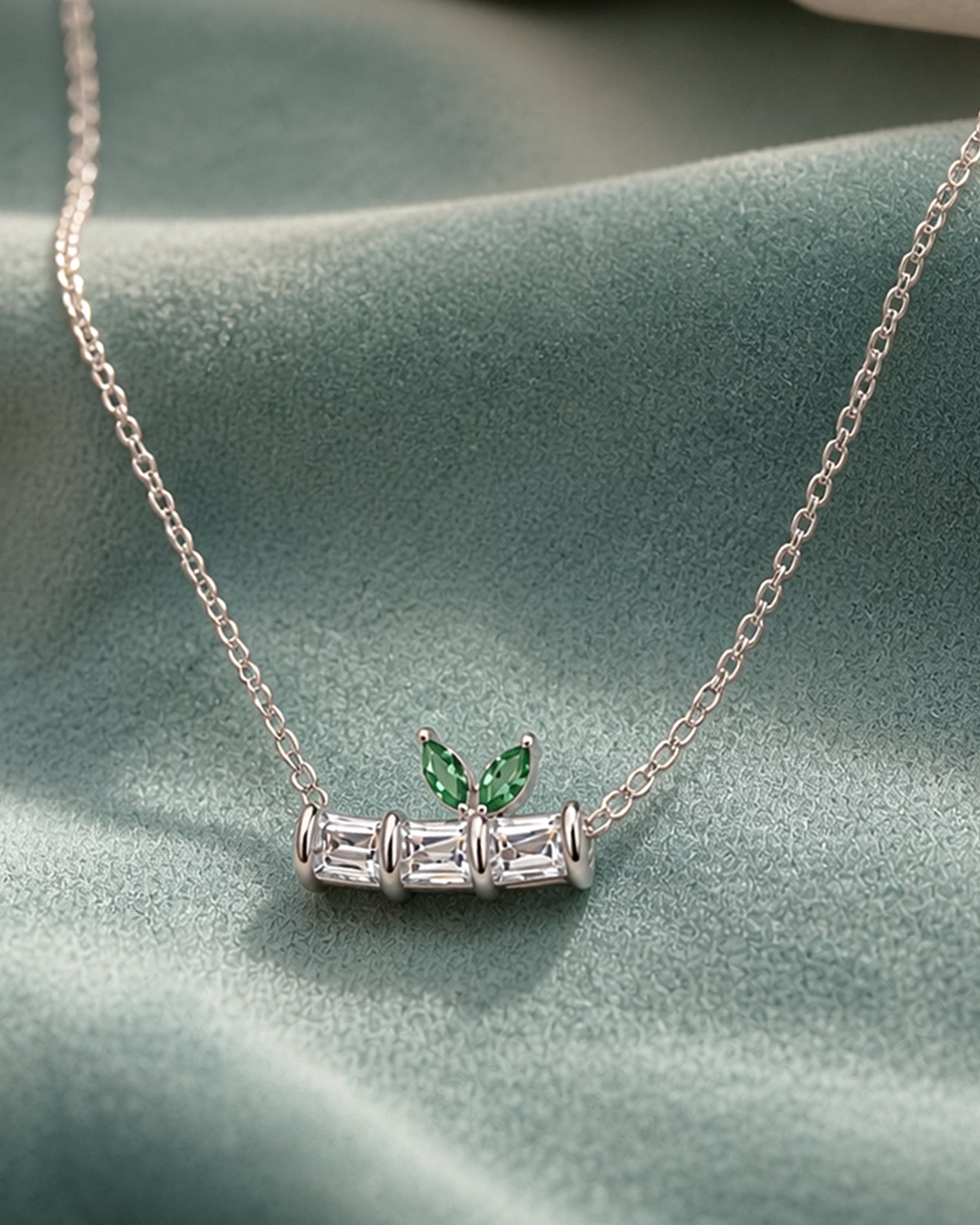 Green Leaf Spark Necklace