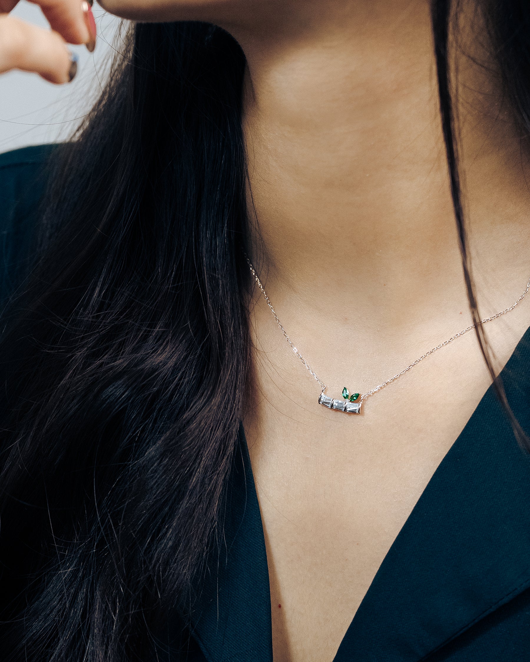 Green Leaf Spark Necklace