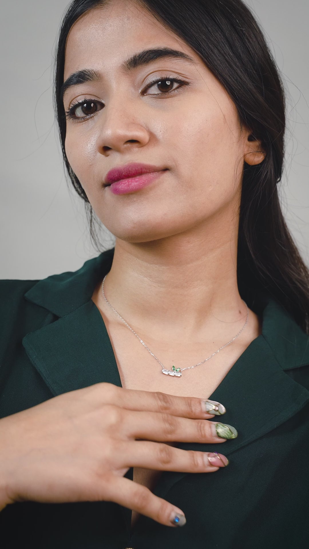 Green Leaf Spark Necklace